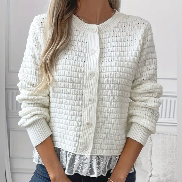 Elegant White Knit Sweater with Lace Trim - Picture 4 of 8